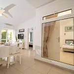 Hotel Island Village