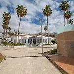 Island Village Отель