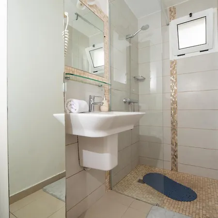 Island Village Apartment *