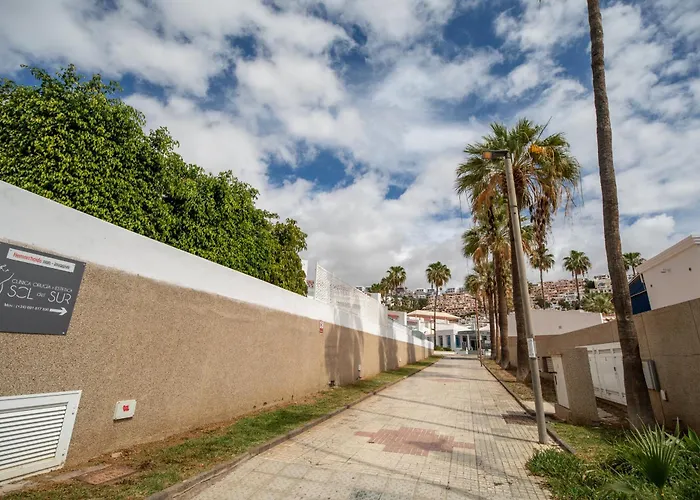 Island Village Szálloda *