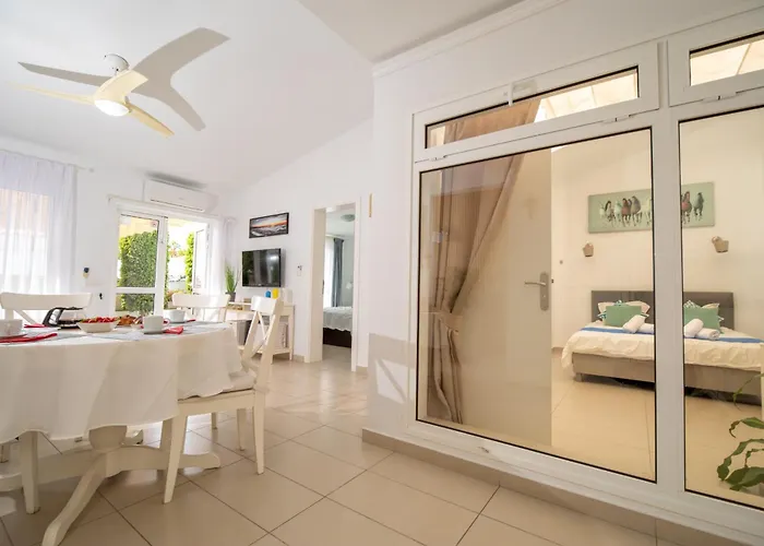 Szálloda Island Village