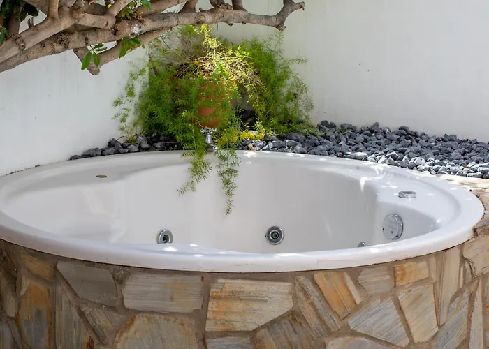 Hotel Island Village *