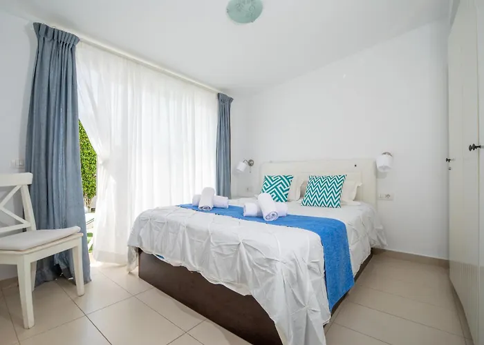 Otel Island Village *