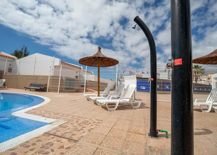 Otel Island Village *