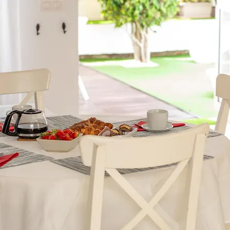 Hotel Island Village *