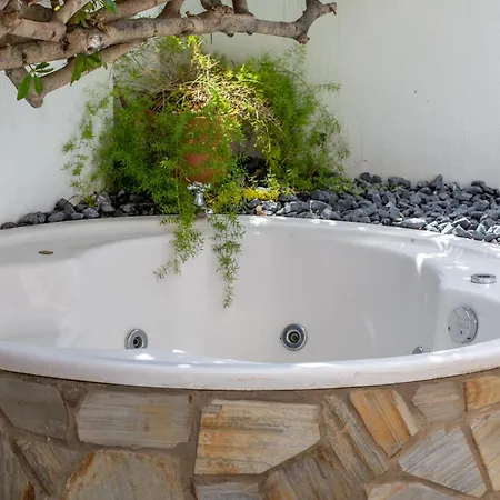 Hotel Island Village *